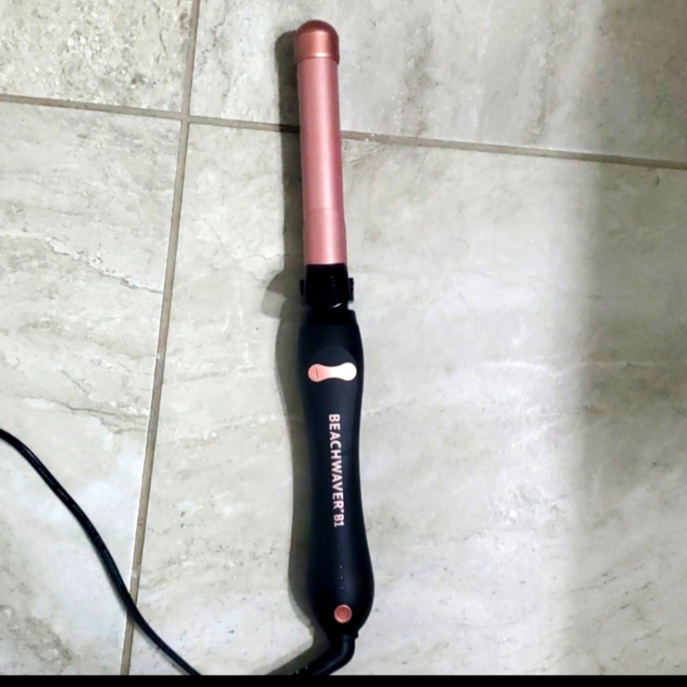 Beachwaver curling iron